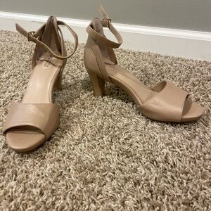Giani Bernini Beige Ankle-Strap Mid-Heel Sandals